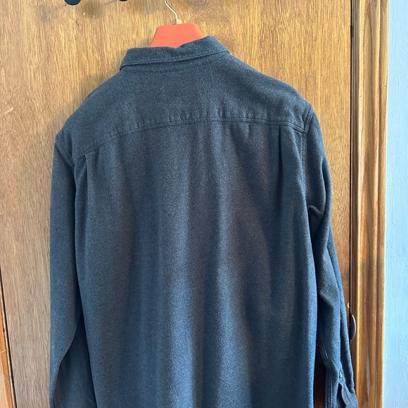 Patagonia Botton Up Shirt - Picture 3 of 3